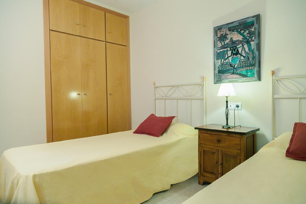 Apartment Uhc Costa Linda Family Complex